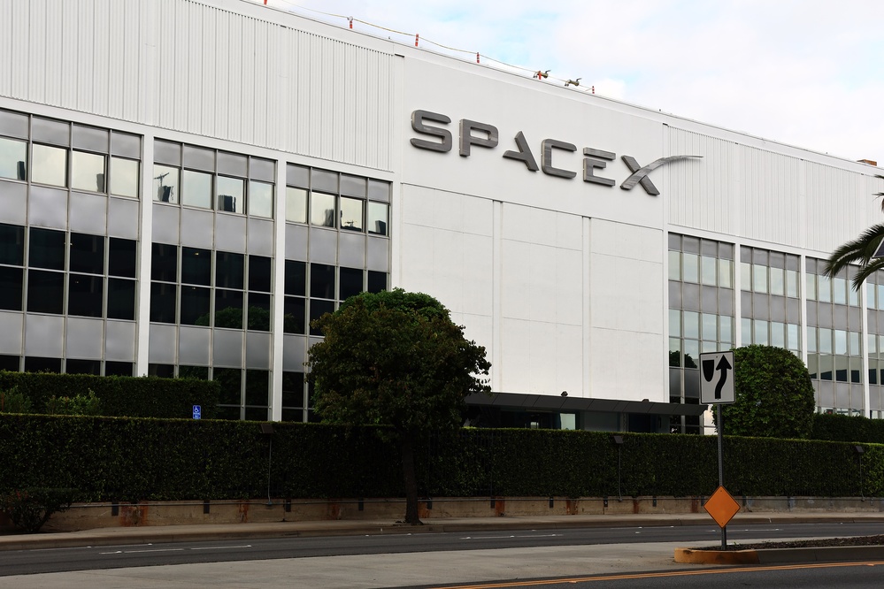SpaceX Stock Rises as Retail Investors Keep Selling