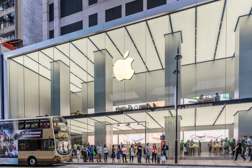 Apple shares could be hitting a limit soon, since there is no obvious short-term boost ahead. At the same time, the rise of AI consumer agents is creating new questions about the future of Apple’s App Store and services. Morgan Stanley shares this view and recently lowered its price target for Apple, suggesting only a small potential gain from here. The firm still sees Apple’s product plans as some of the most exciting in years, but points out that earnings expectations have barely changed since the latest iPhone launch. After a strong six-month rally, there may not be much room for the stock to climb higher.